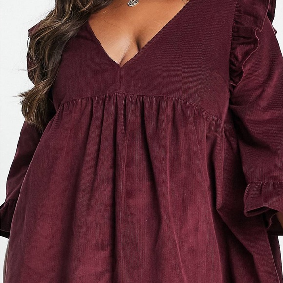 V-neck. Three-quarter-length sleeves. Ruffle shoulders. Regular fit - Picture 3 of 3